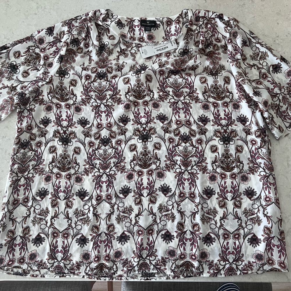 BNWT Woman’s Blouse XXL